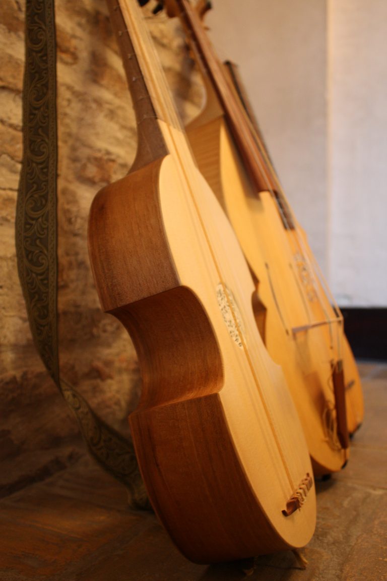 Vihuela de péñola Kalenda Maya